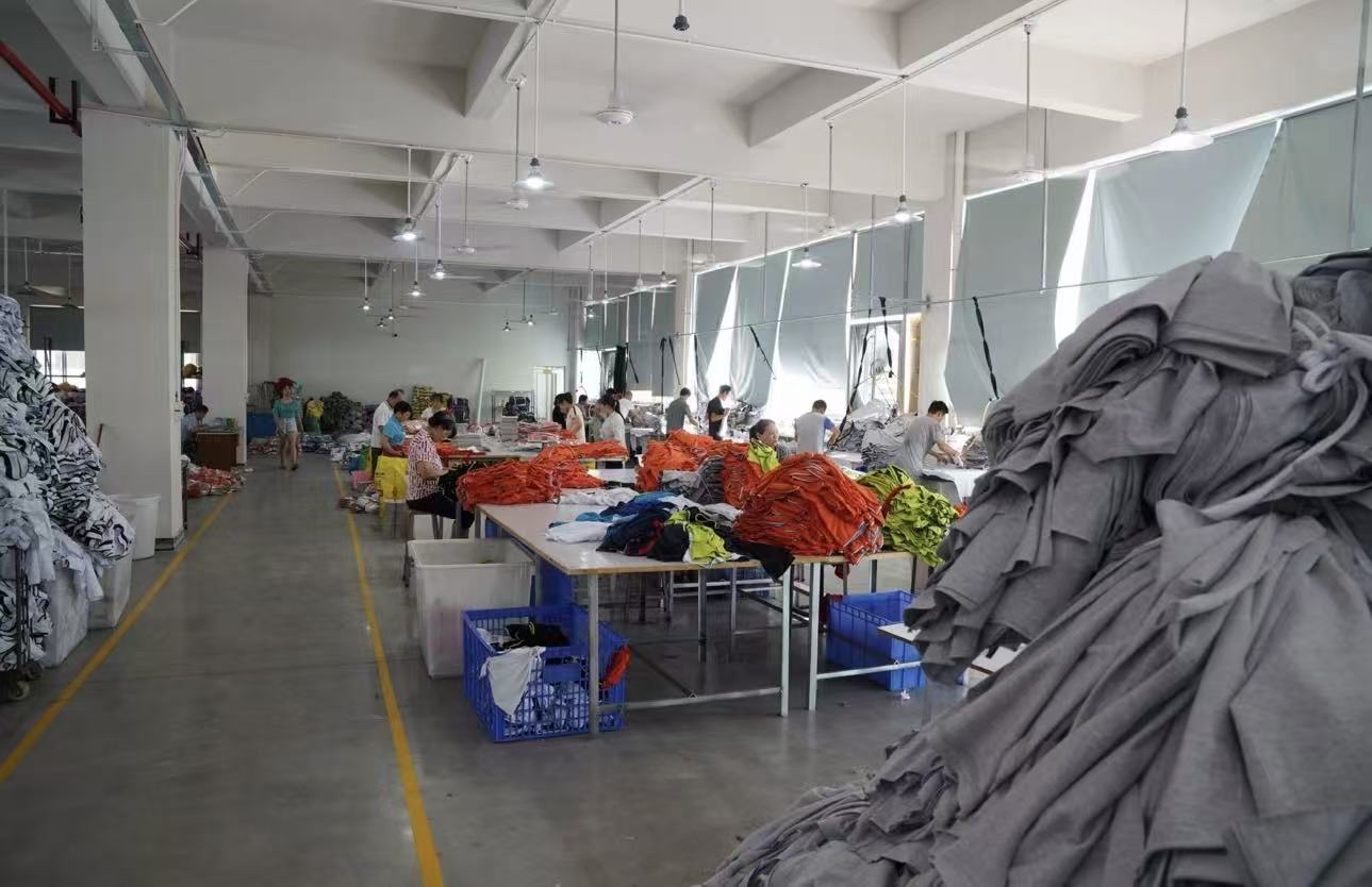 Fertigung von Arbeitskleidung und Corporate Fashion in China